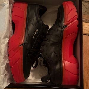 Reebok Women's Black and Red Sneakers